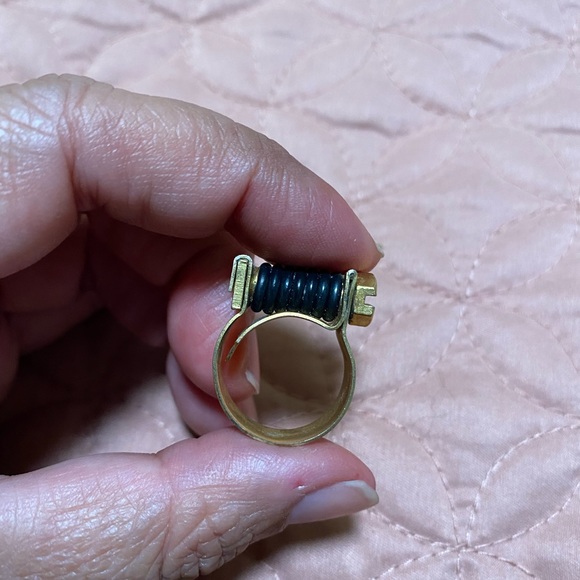 A unique spin on a ring! - Picture 4 of 11